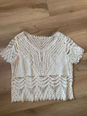 Ultra Pink Crochet Lace Short Sleeve V-Neck Top - Cream